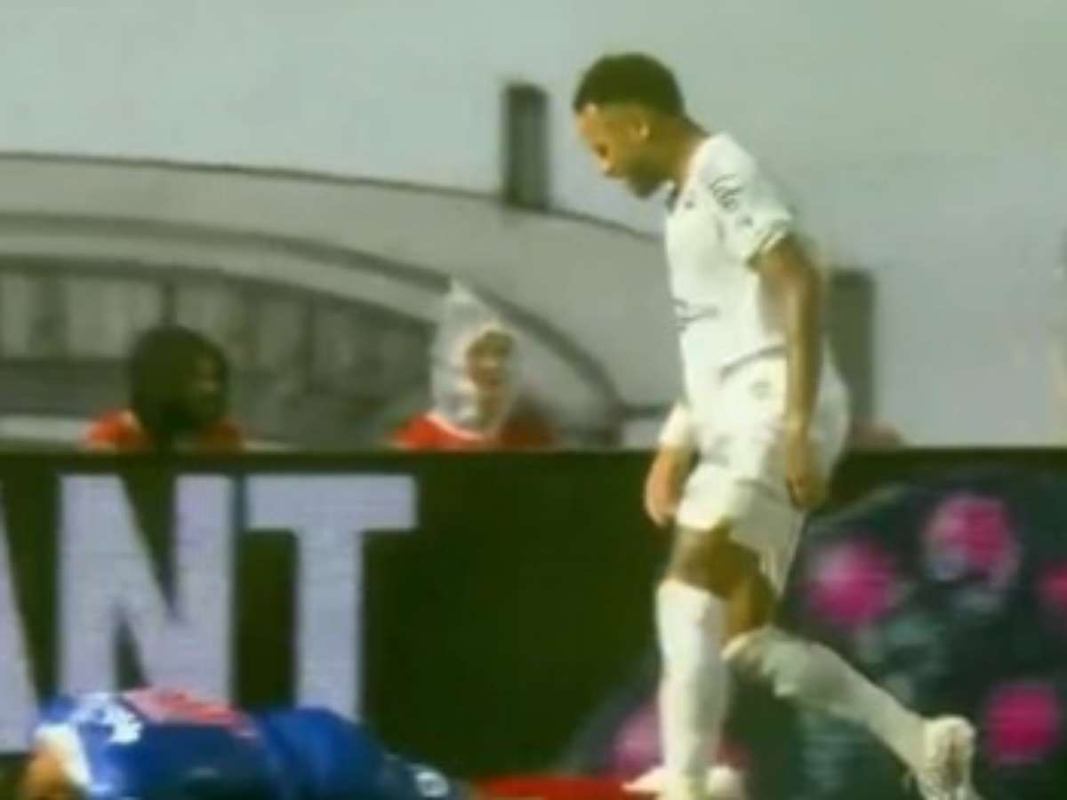 Neymar dá chilique com Rodrigo Nestor e fica fora de jogo contra Palmeiras