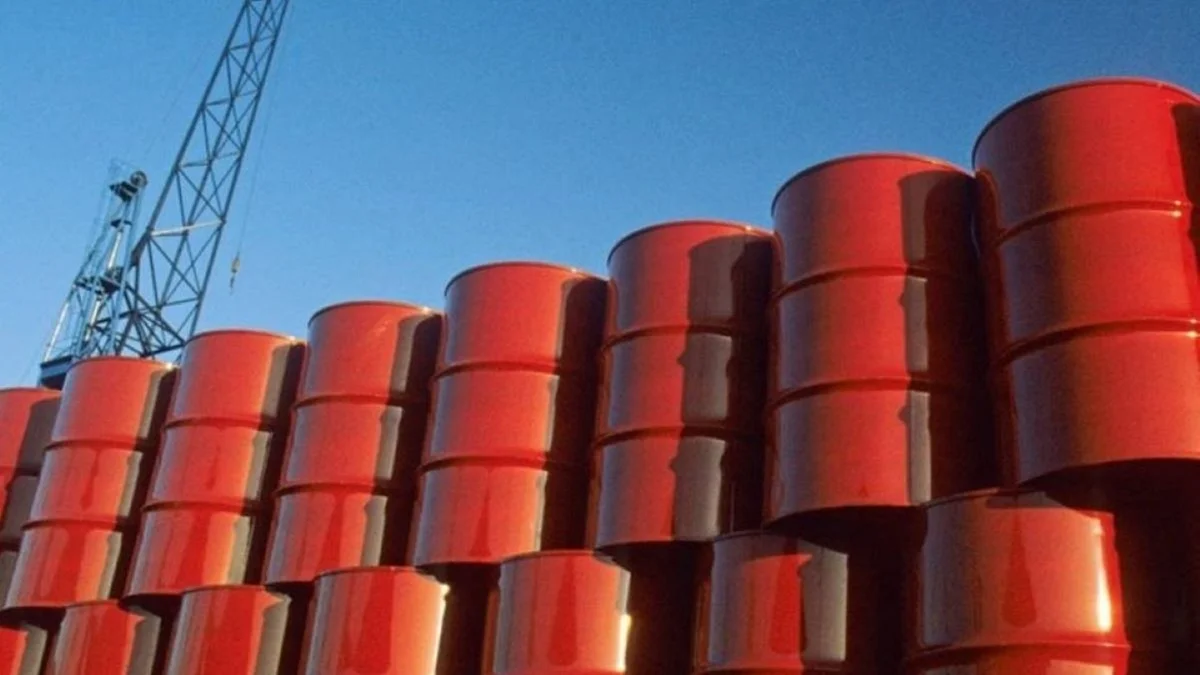 Petróleo sobe 4% e barril ultrapassa US$ 113, maior patamar desde maio